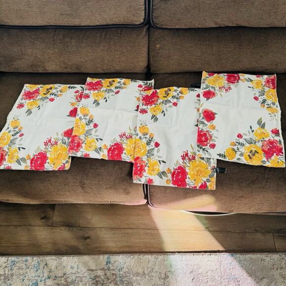Cynthia Rowley White Floral Placemat Set Of Four - Picture 1 of 9